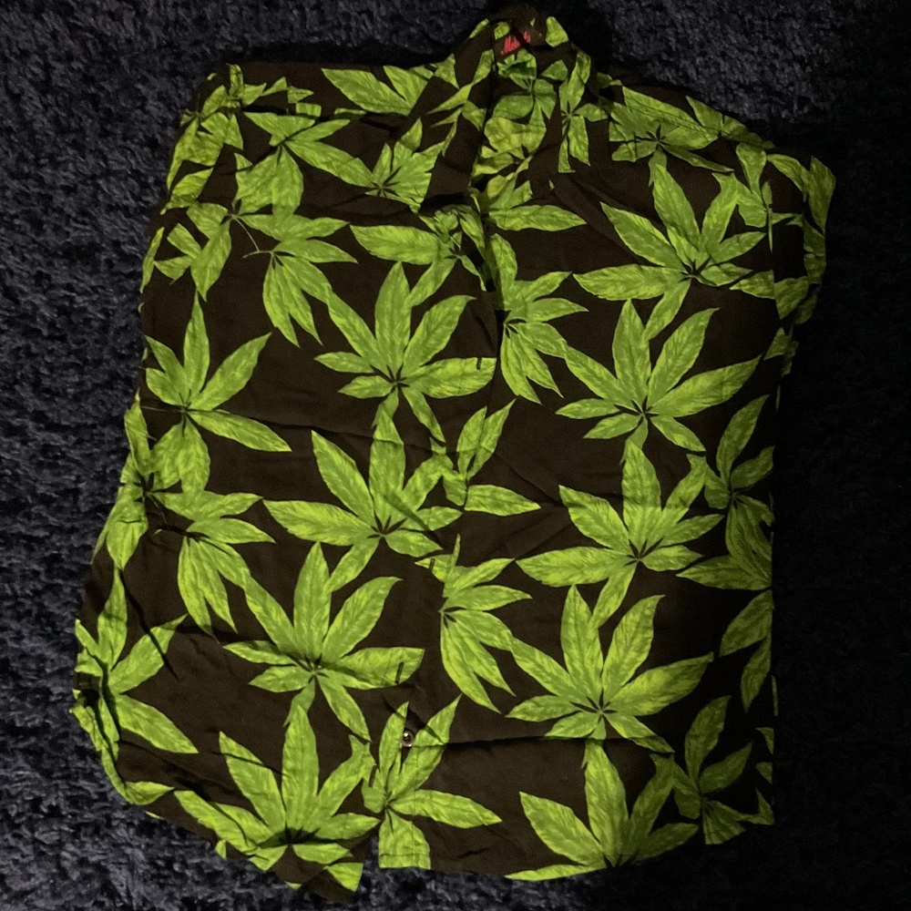 CANNABIS TOP